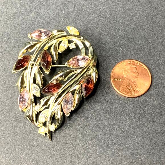 Vintage Mid-Century Leaf Swag Brooch & Earring Set- Gold Tone Glass Rhinestones - Picture 6 of 7